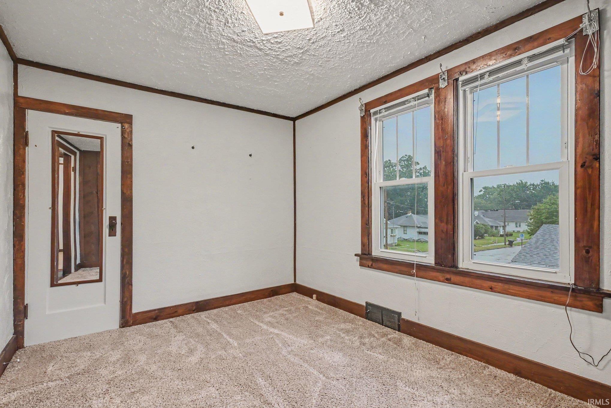 1802 Caroline Street South Bend IN 46613
