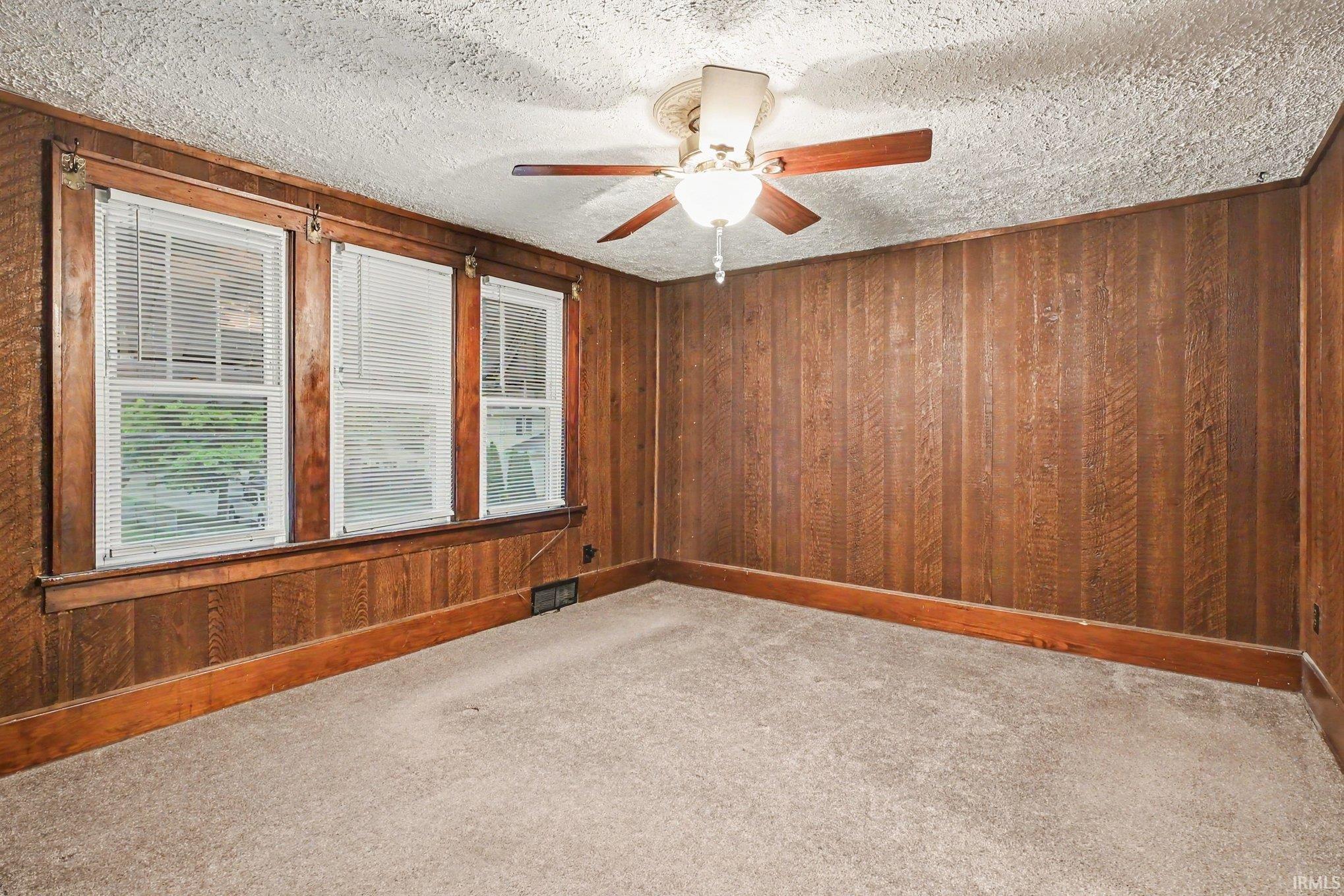 1802 Caroline Street South Bend IN 46613
