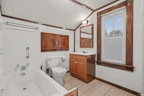 1802 Caroline Street South Bend IN 46613