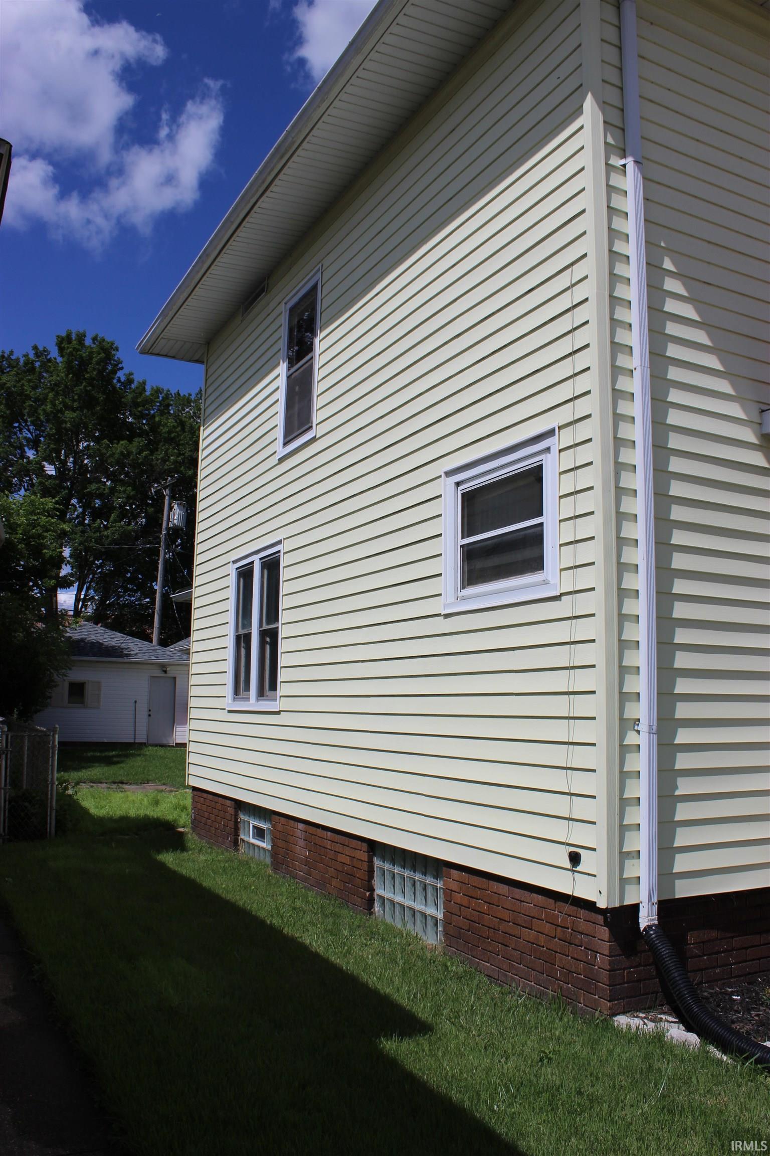 1216 E 3rd Street Mishawaka IN 46544
