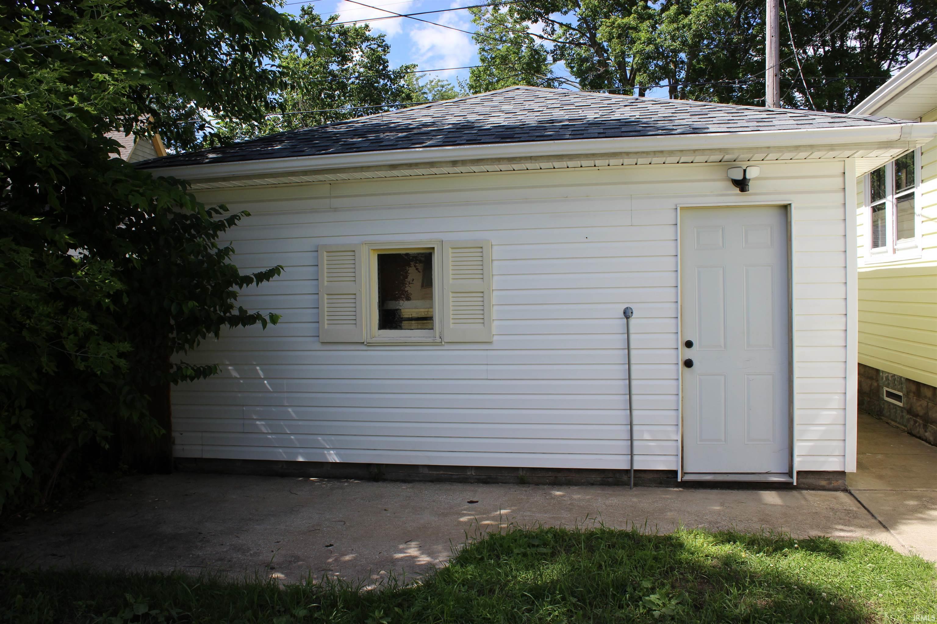 1216 E 3rd Street Mishawaka IN 46544