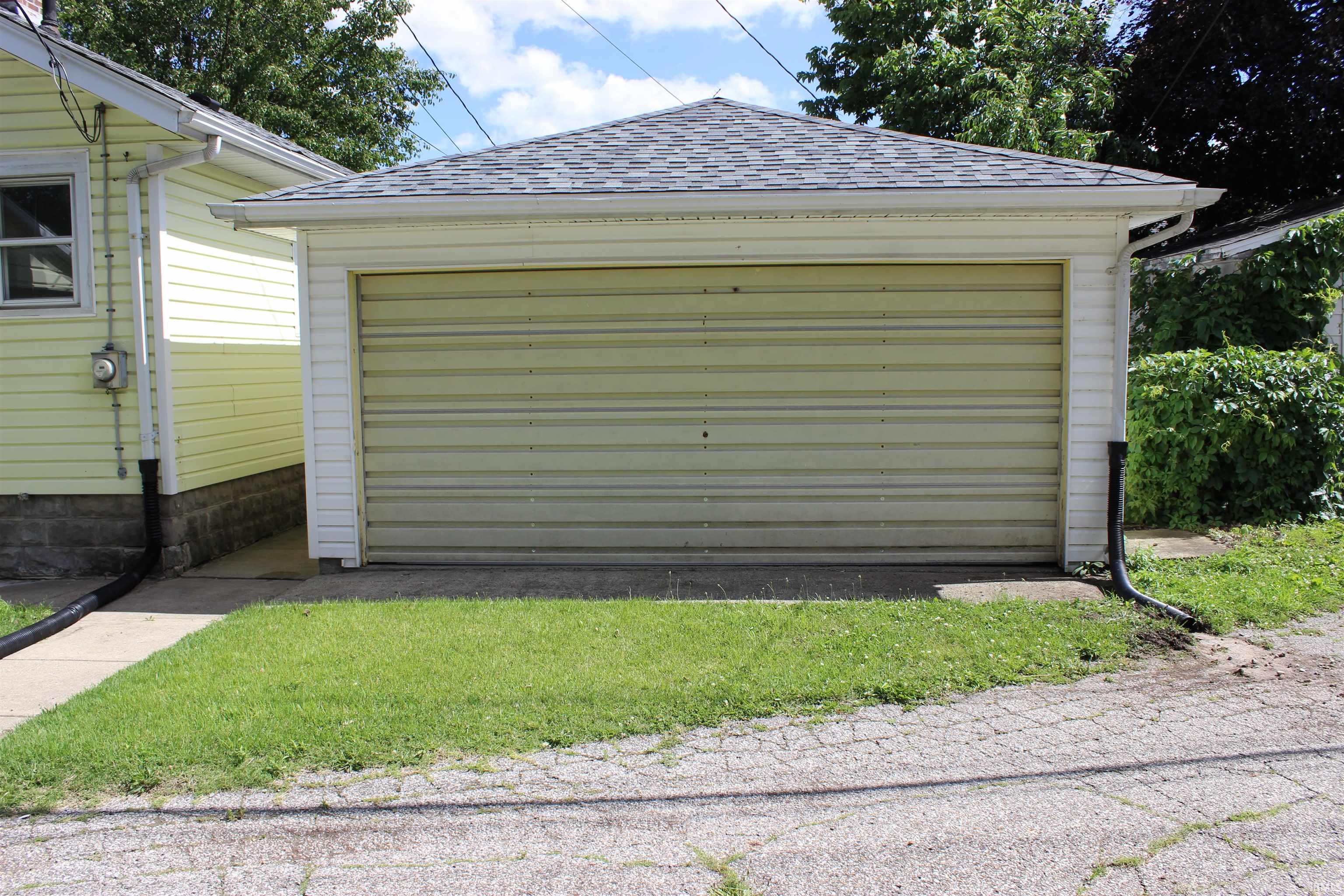1216 E 3rd Street Mishawaka IN 46544