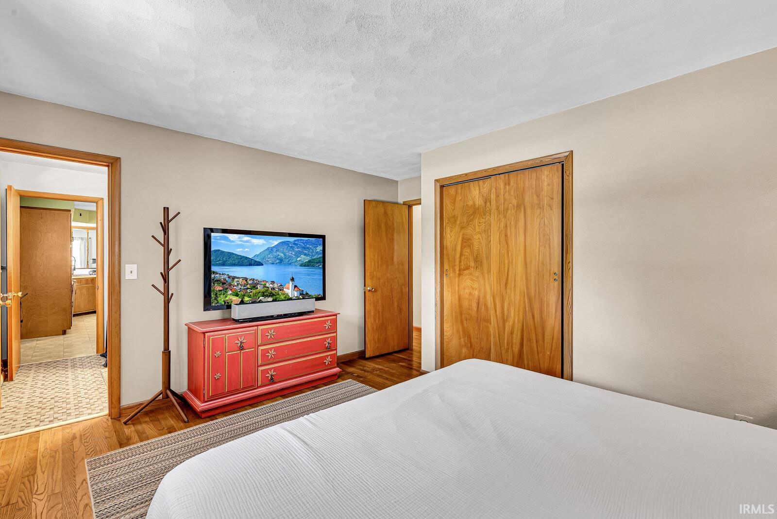 26067 Walnut Valley Elkhart IN 46517