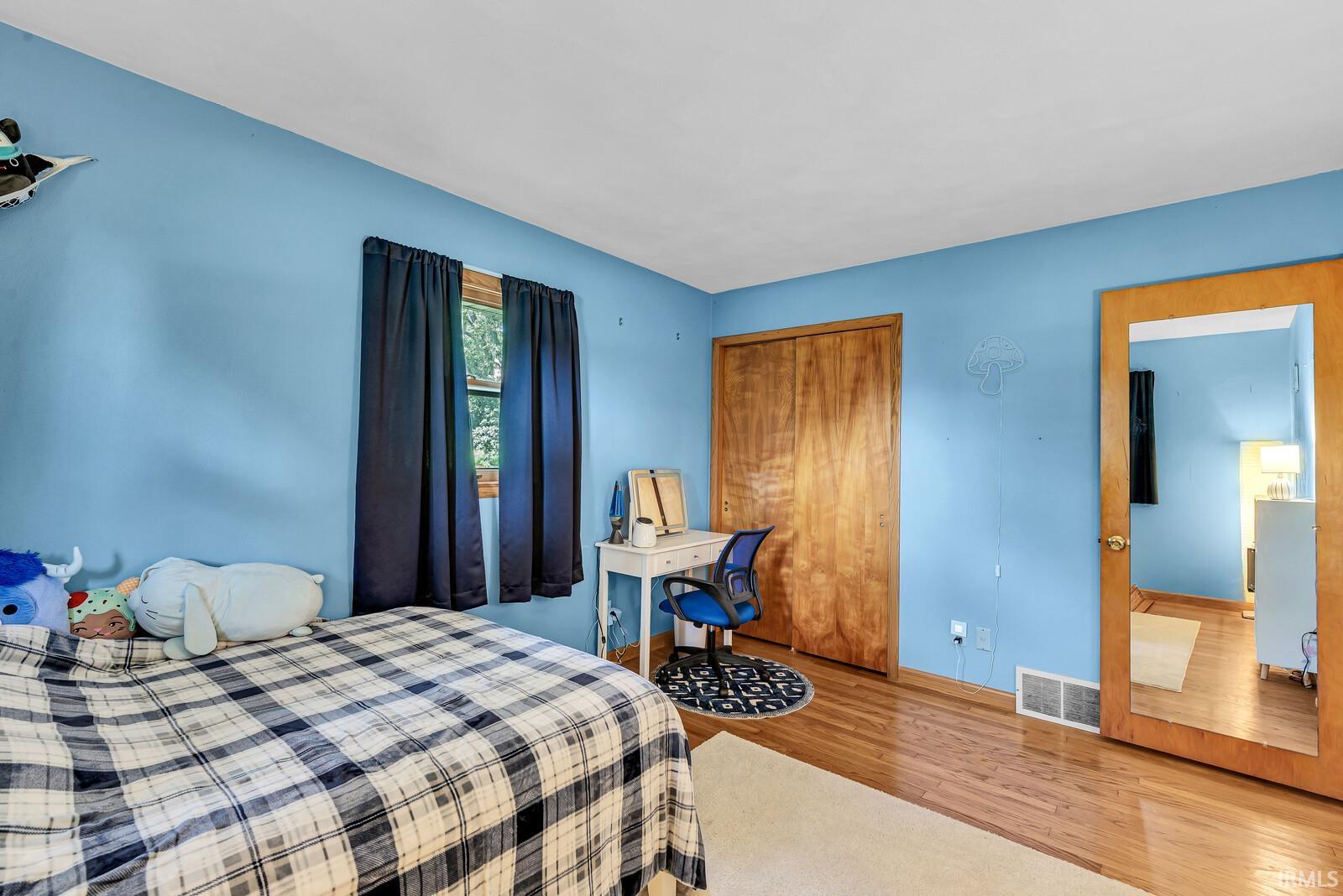 26067 Walnut Valley Elkhart IN 46517