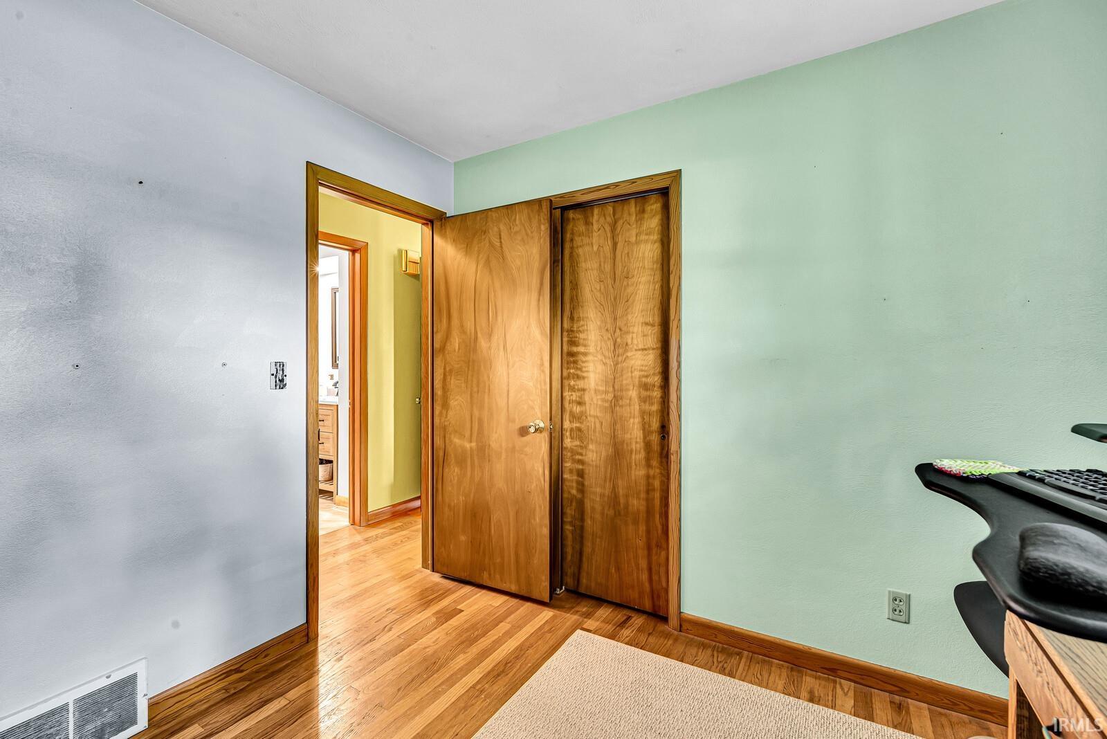 26067 Walnut Valley Elkhart IN 46517