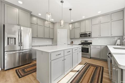 1781 Muruntau Grove Fort Wayne IN 46845