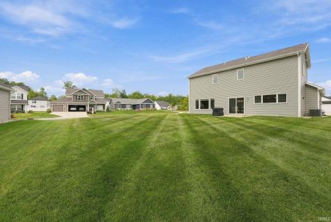 1781 Muruntau Grove Fort Wayne IN 46845