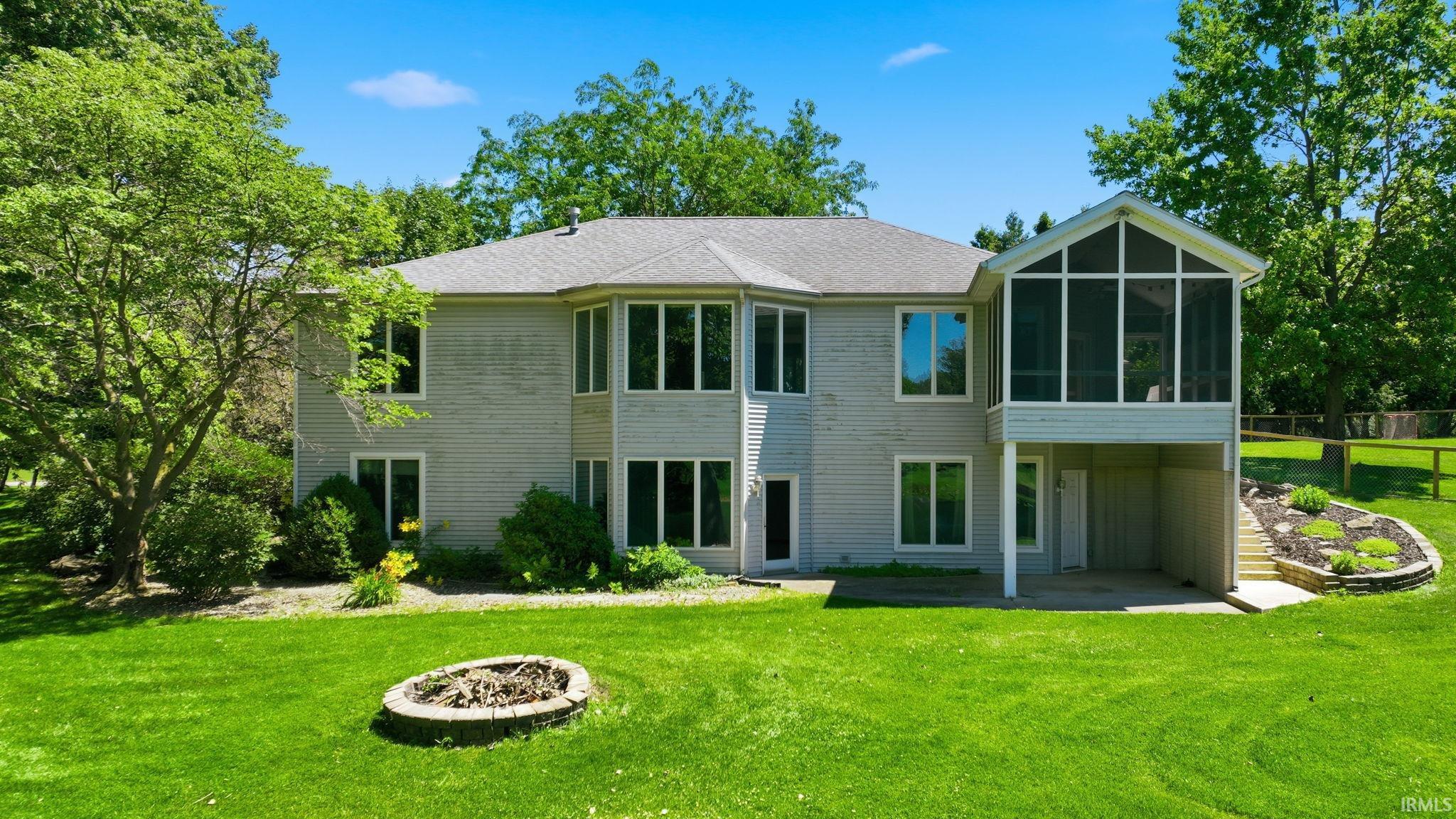 1817 Deer Trail Warsaw IN 46580