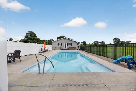2108 E Antioch Road Bloomfield IN 47424