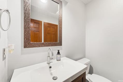 9517 Moorings Boulevard Indianapolis IN 46256