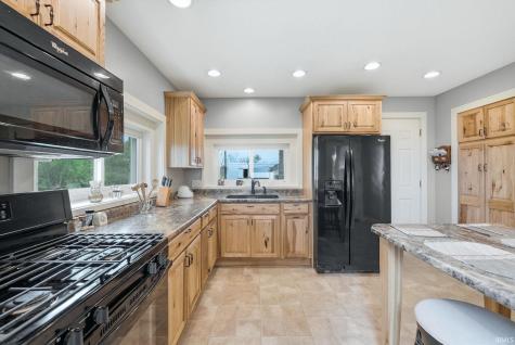 6212 E 1200 N Wolcottville IN 46795