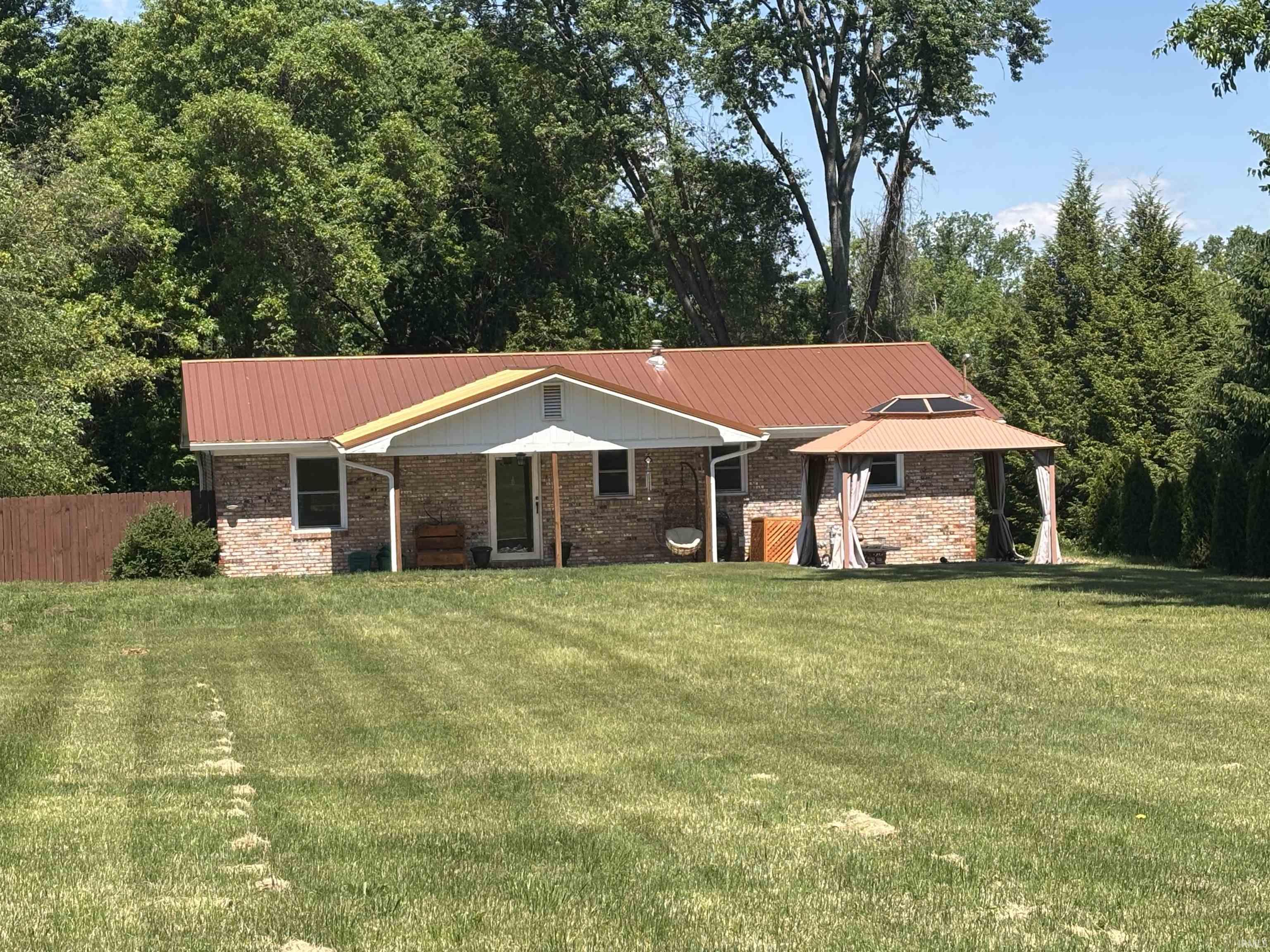 2 Pin Oak Drive Vincennes IN 47591
