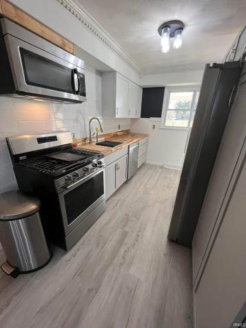 2 Pin Oak Drive Vincennes IN 47591
