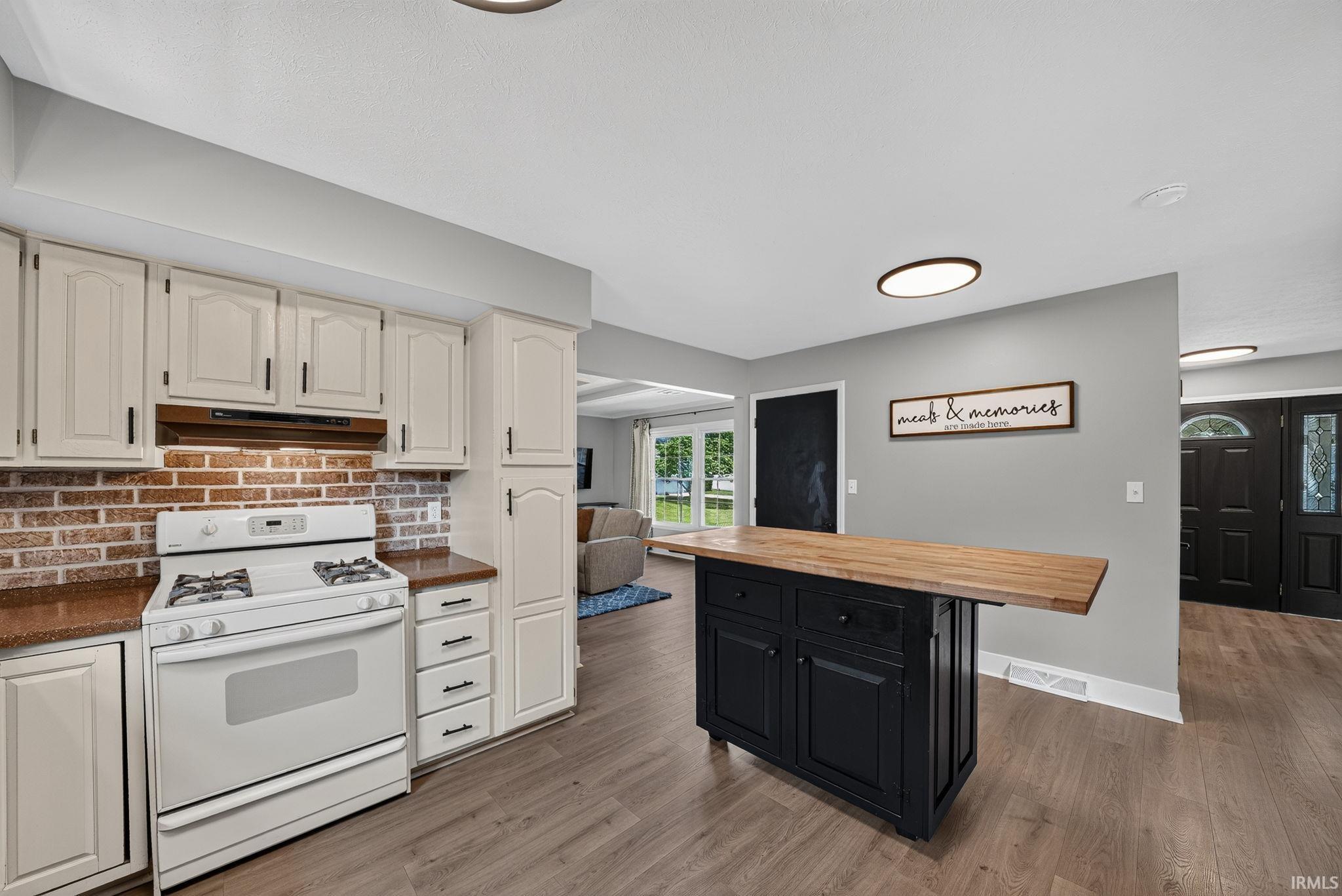 12015 Peacock Circle Granger IN 46530