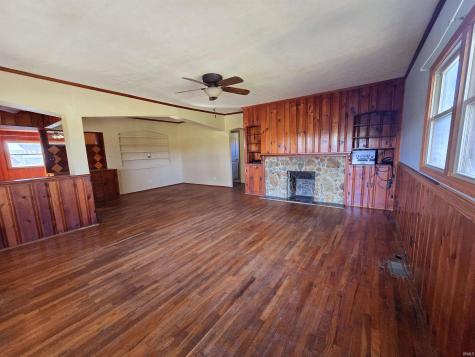 102 N East Street Hartford City IN 47348