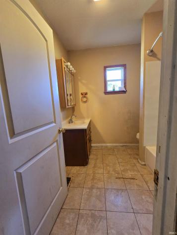 102 N East Street Hartford City IN 47348