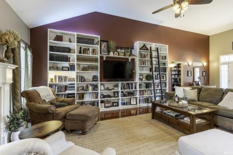 825 Lydia Drive Warsaw IN 46582