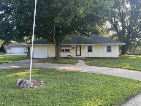 408 W Pickwick Drive Syracuse IN 46567