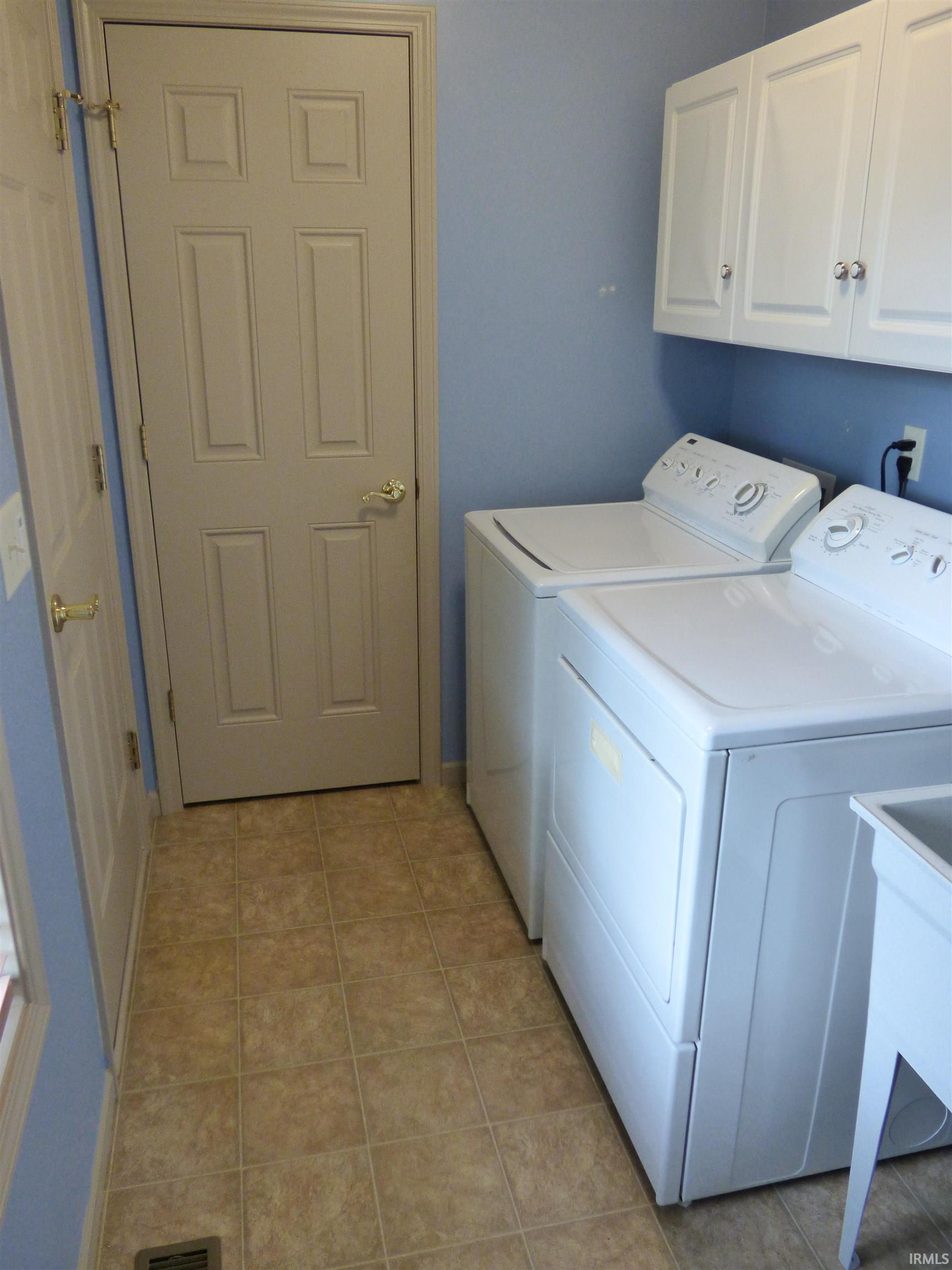 6433 Armstrong Drive South Bend IN 46614