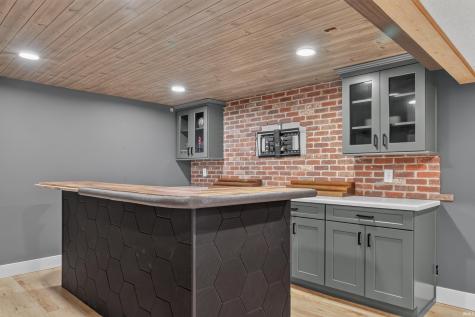 7107 Pine Lake Road Fort Wayne IN 46814