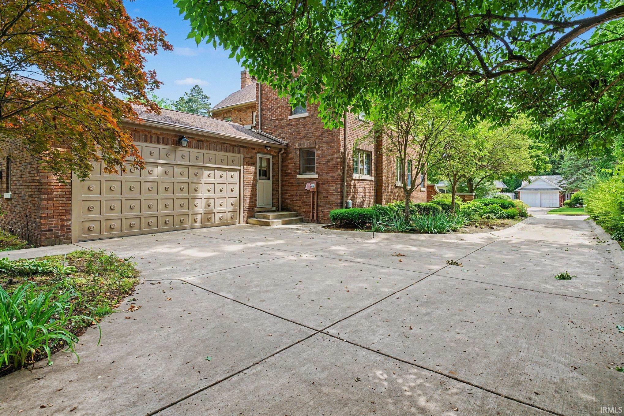 1109 Donmoyer Avenue South Bend IN 46614