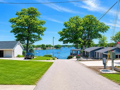 140 221c Hamilton Lake Lane Hamilton IN 46742