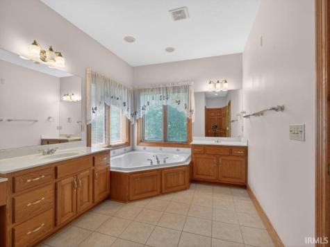 7384 E Lakewood Dr 92 Drive Roanoke IN 46783