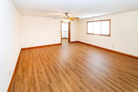 9952 E Mckinley Street Otwell IN 47564