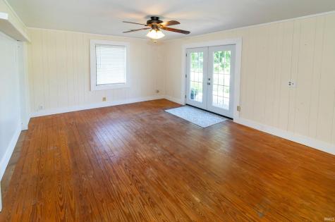 9952 E Mckinley Street Otwell IN 47564