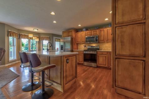 4810 S 50 E Huntingburg IN 47542
