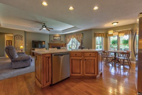 4810 S 50 E Huntingburg IN 47542