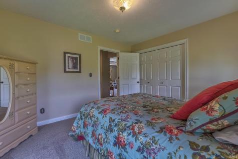 4810 S 50 E Huntingburg IN 47542