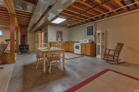 4810 S 50 E Huntingburg IN 47542