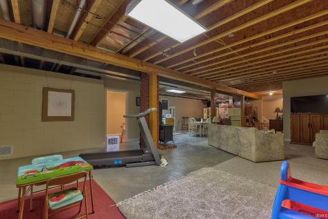 4810 S 50 E Huntingburg IN 47542