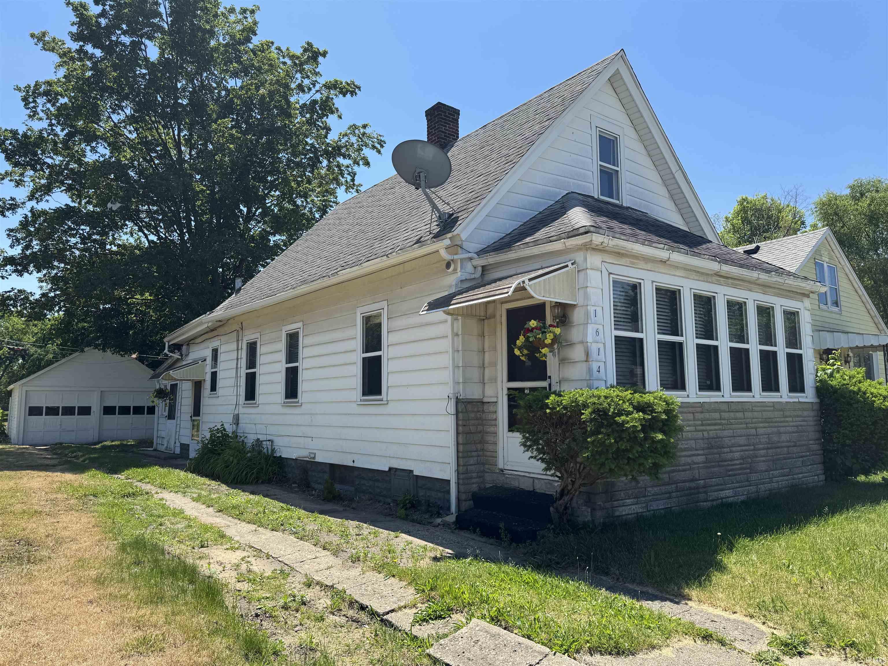 1614 Longley Avenue South Bend IN 46628
