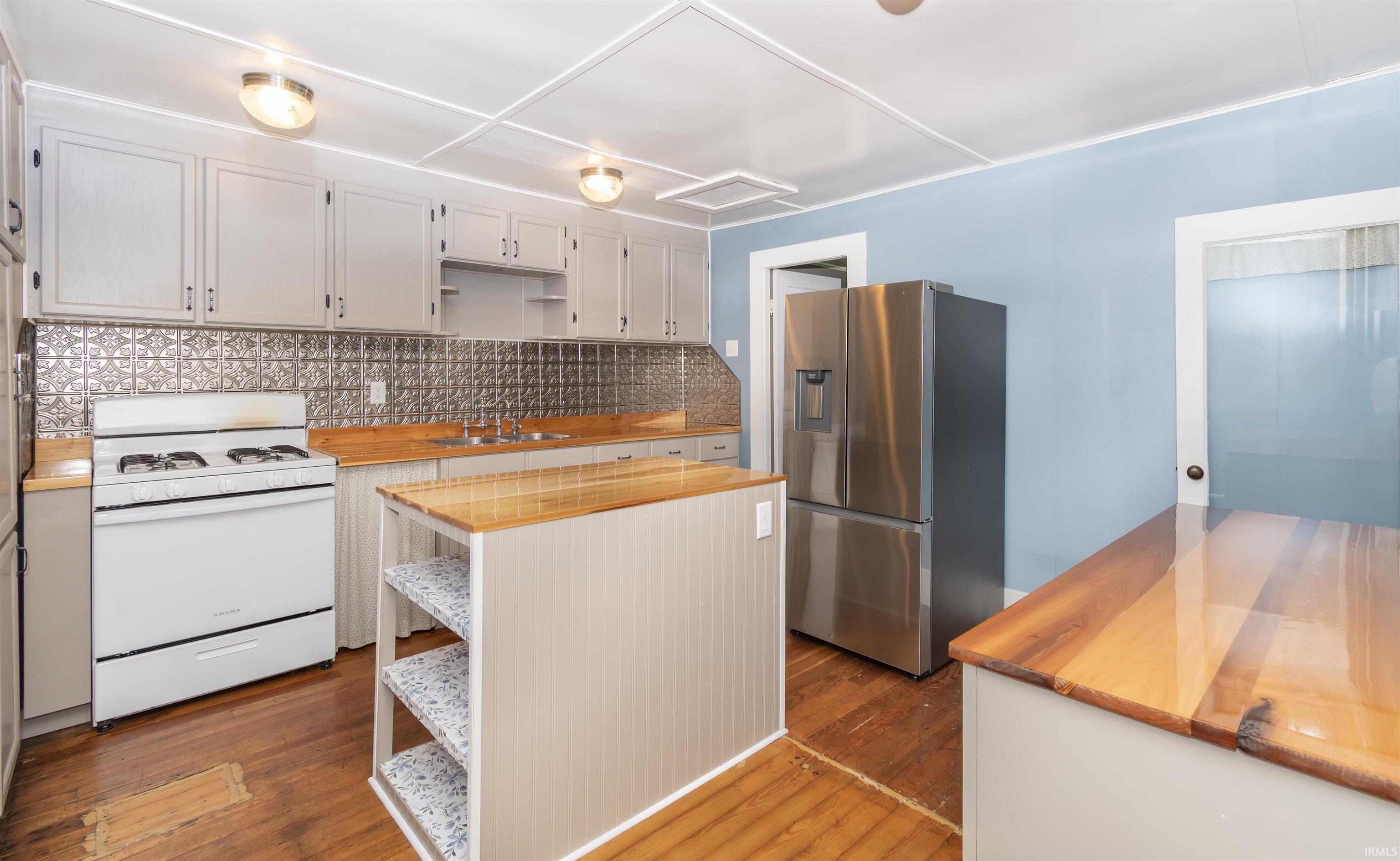 11366 County Road 38 Road Millersburg IN 46543