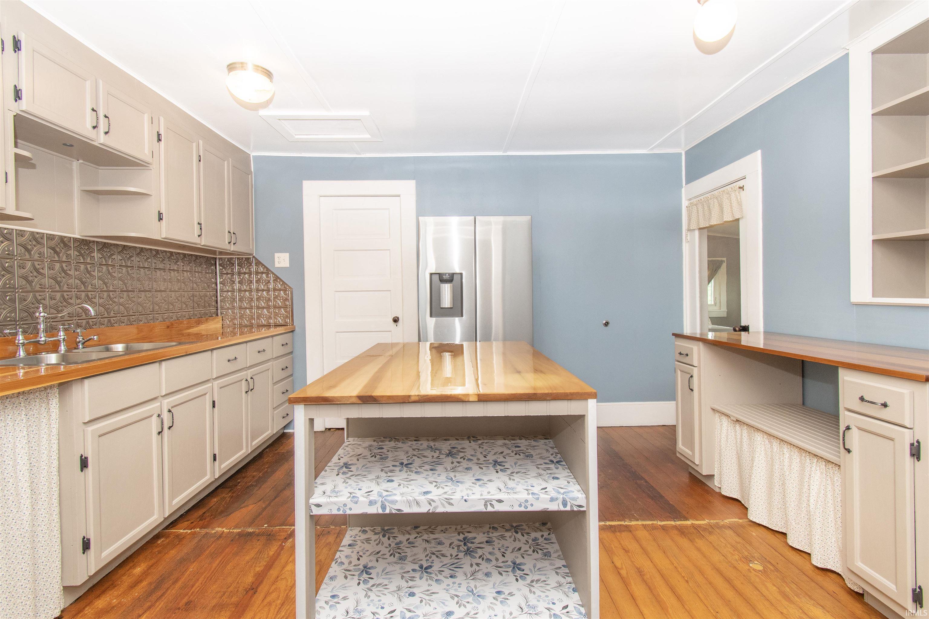 11366 County Road 38 Road Millersburg IN 46543
