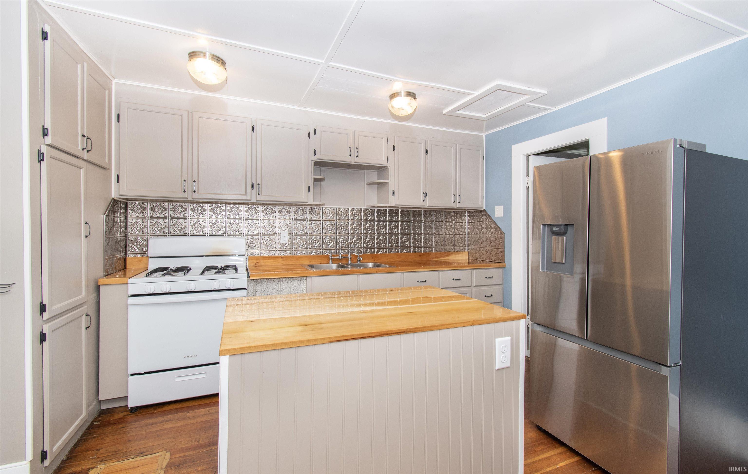 11366 County Road 38 Road Millersburg IN 46543