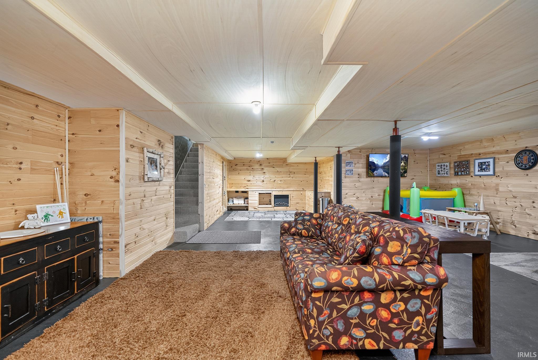 2202 Woodland Court Elkhart IN 46514