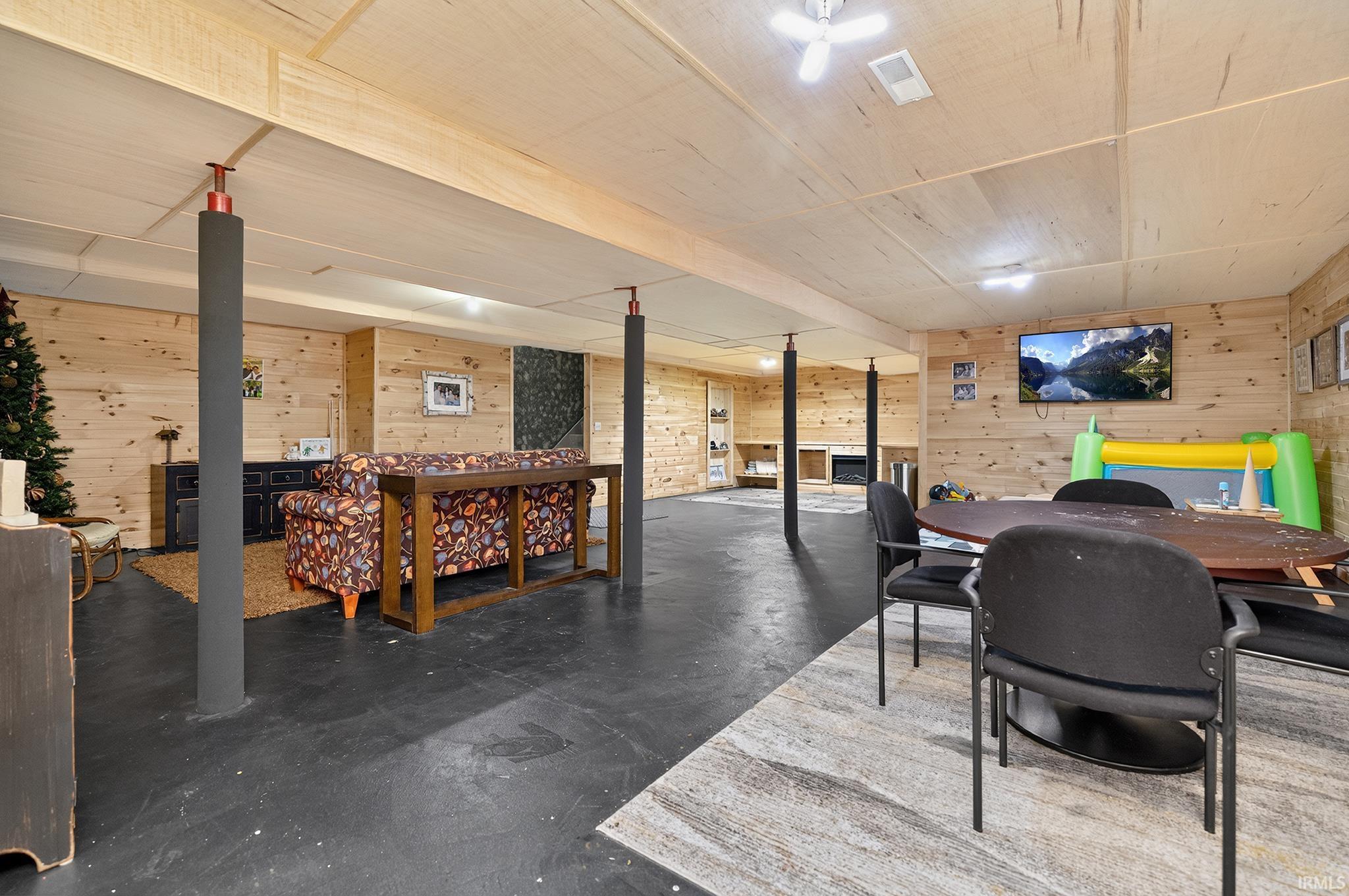 2202 Woodland Court Elkhart IN 46514