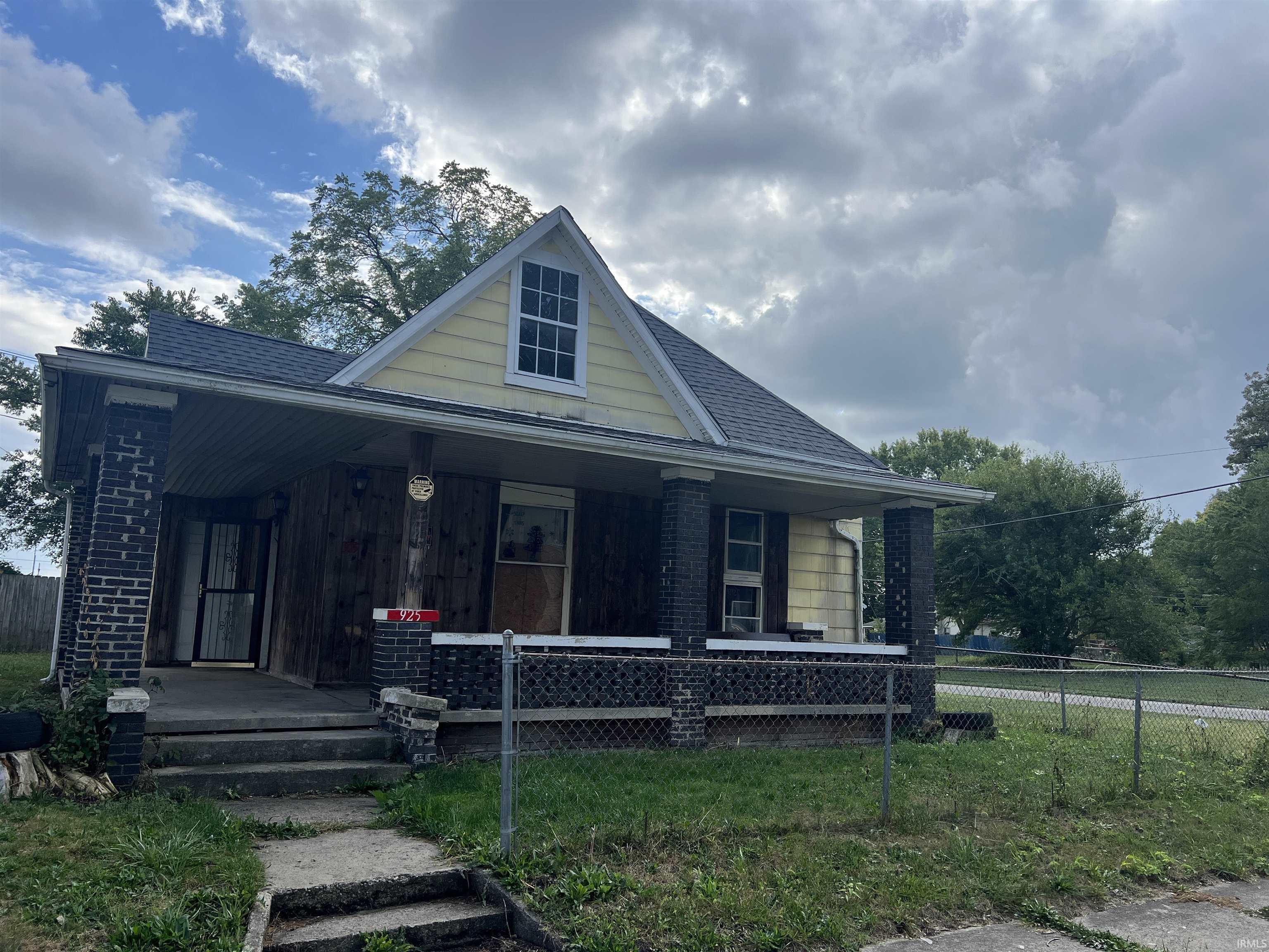 925 W Powers Street Muncie IN 47303