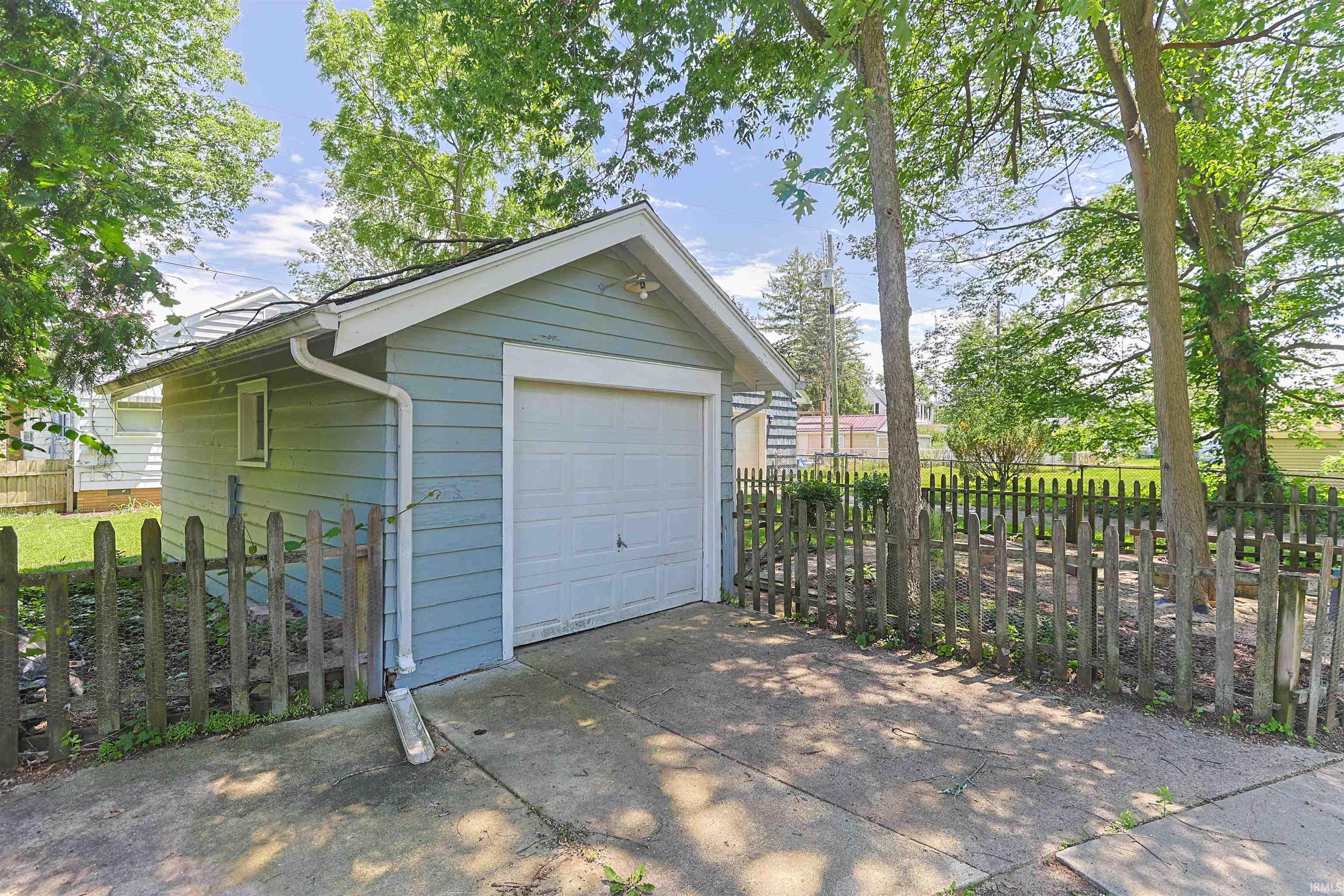 2157 Berkley Place South Bend IN 46616