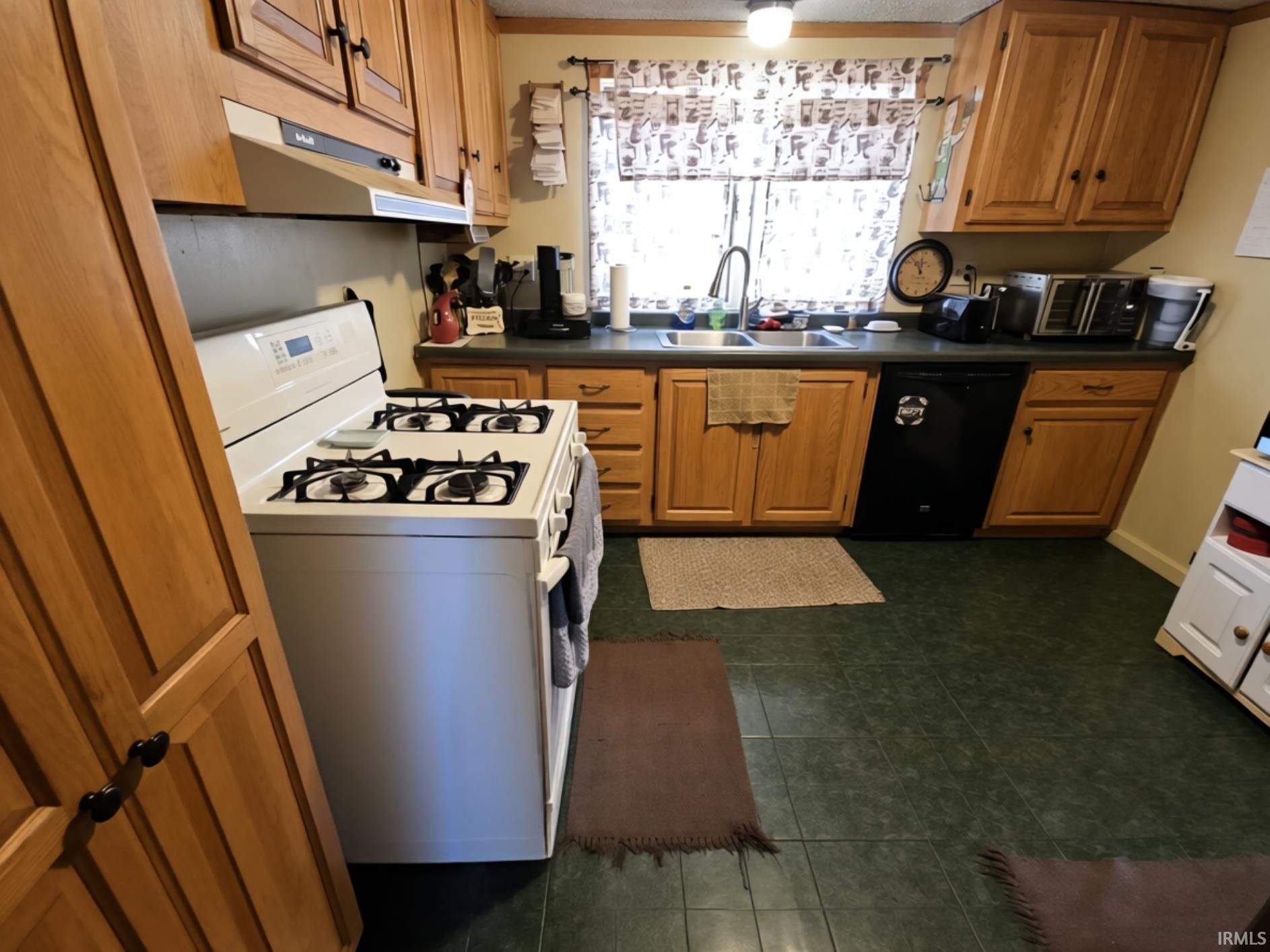 1327 Mcpherson Street Elkhart IN 46514