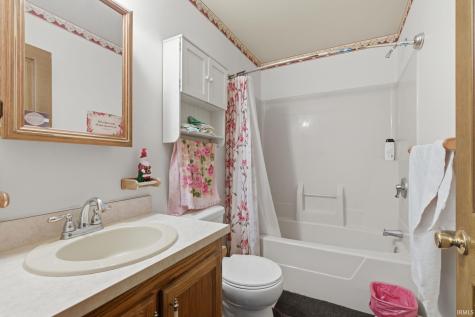 855 S 8th Street Upland IN 46989