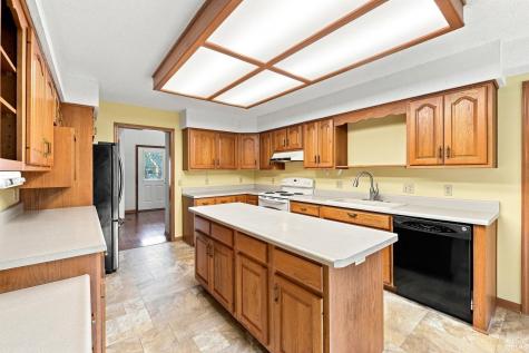 1516 Benham Drive Fort Wayne IN 46815