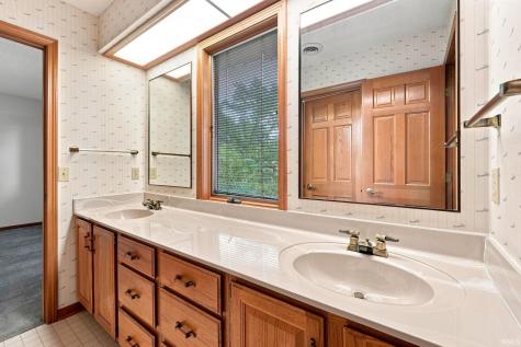 1516 Benham Drive Fort Wayne IN 46815