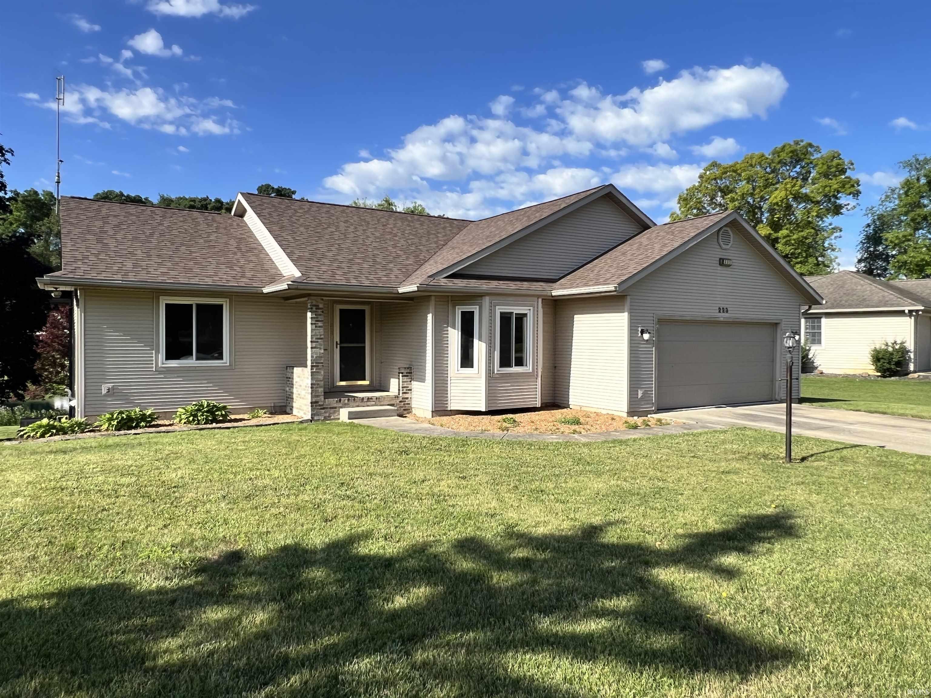 223 E Deerwood Court Warsaw IN 46582