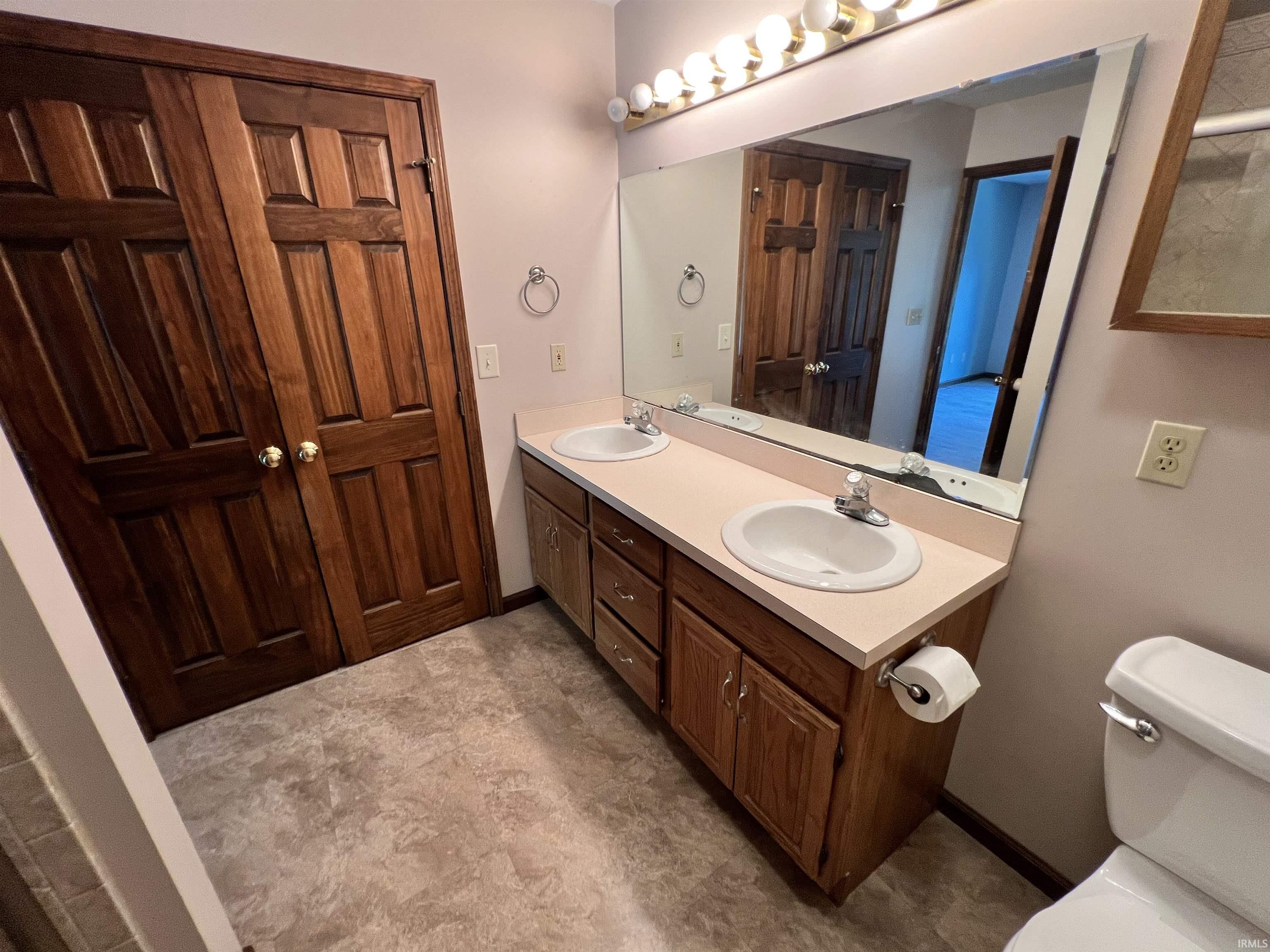 223 E Deerwood Court Warsaw IN 46582