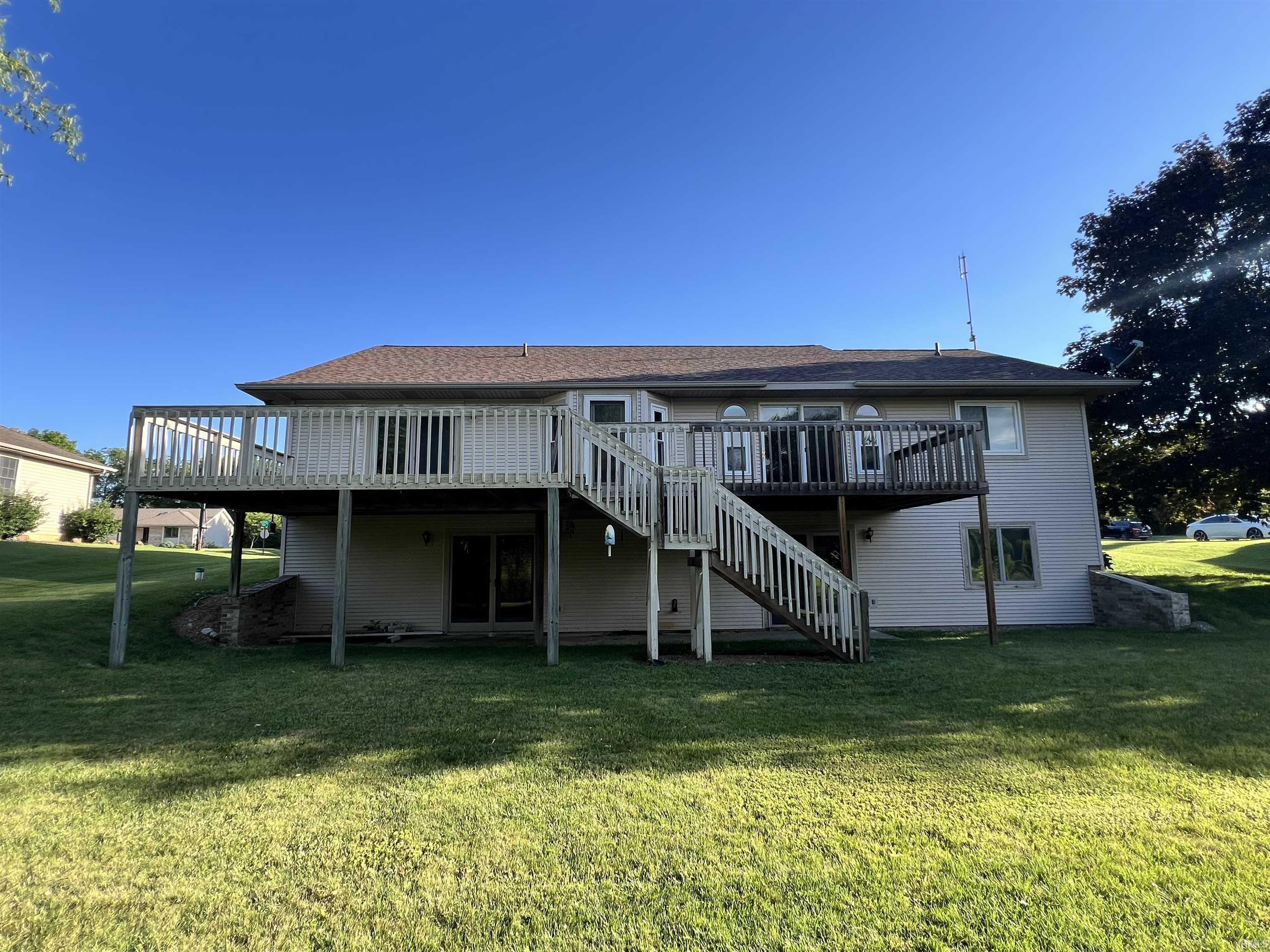 223 E Deerwood Court Warsaw IN 46582