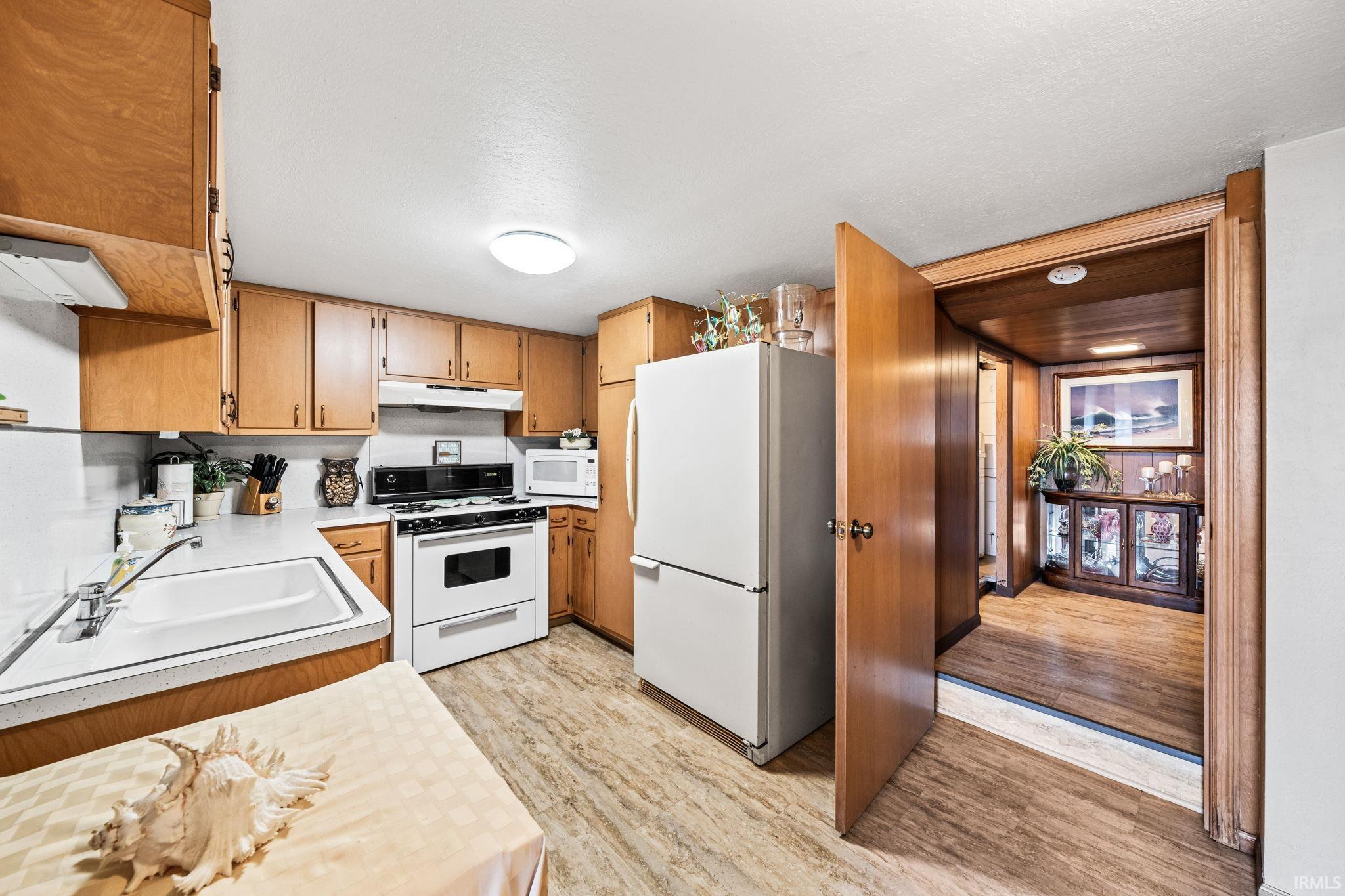 25983 Lake Drive Elkhart IN 46514